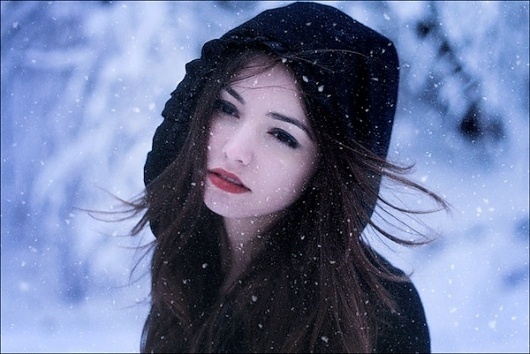 Dimitre-Caceaune1.jpeg 600×401 pixels #lipstic #white #woman #red #snow