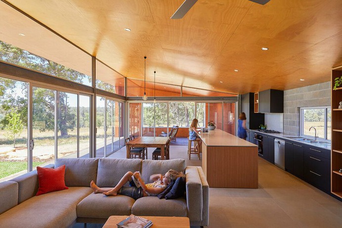 Paddock House by Archterra Enjoys an Idyllic Rural Location