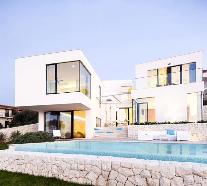 Residential Villa with Sea View by Ecoing - InteriorZine