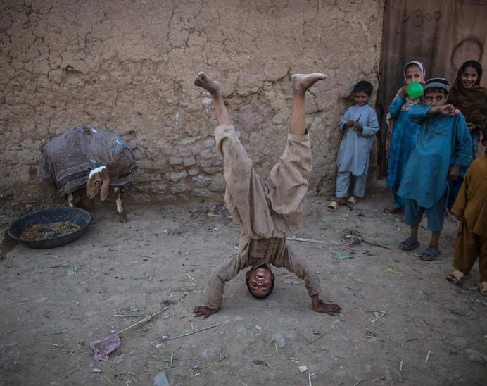 Afghan Refugee Children in Pakistan: Photojournalism by Muhammed Muheisen