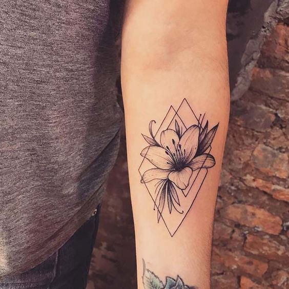 Pretty Lily Tattoo Ideas for Women