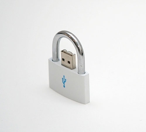 tumblr_lmc6jjCx111qz6f9yo1_500.jpg (JPEG Image, 499x453 pixels) #usb #innovative #lock