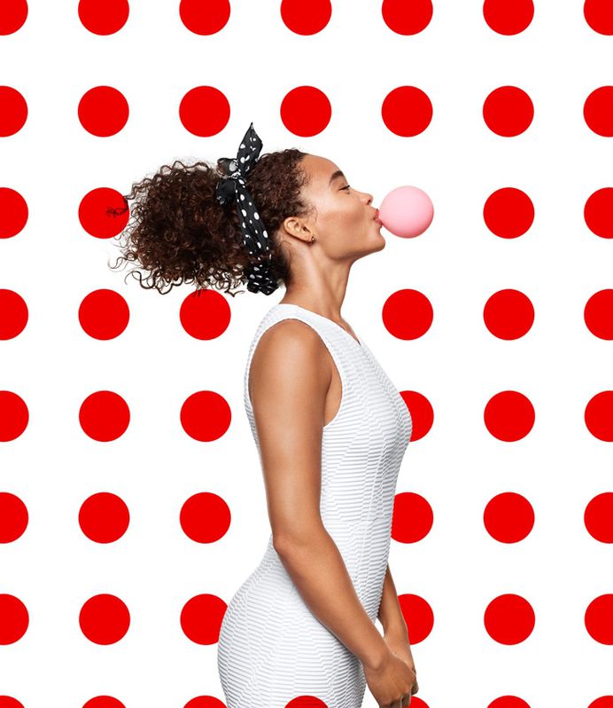 C-000635-02-047_BUBBLE_BLOWING_WOMAN_024_SIMP_109860_RT1_v4_QC.jpg