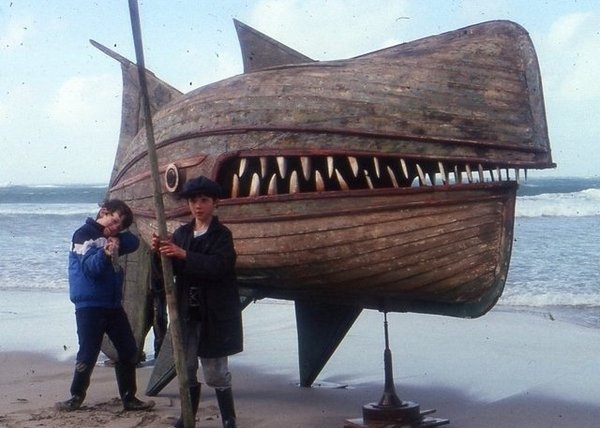 chutesdimages:"Wooden Whaler" is a whale sculpture made out of two derelict wooden fishing boats by British artist David Kemp. More here