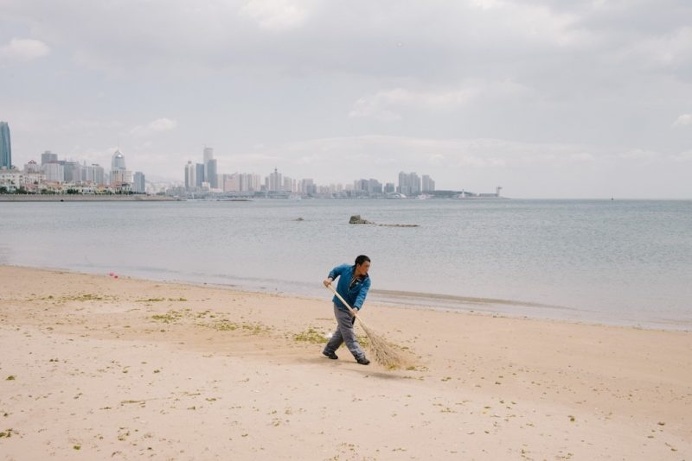 Elimination Method: Lonely People, Street Photography by Mankichi Shinshi