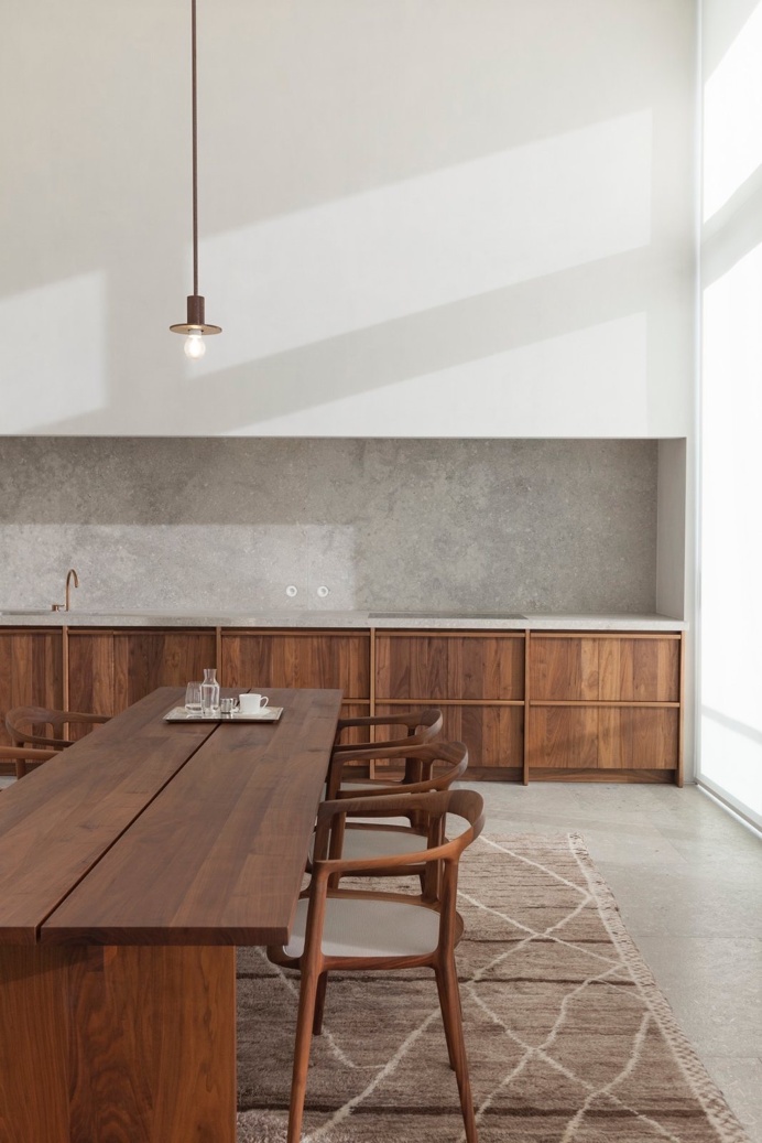 #Quartzite #kitchen and #diningarea with #highceiling. #PenthouseSWestkaaiAntwerp by #HansVerstuyftArchitecten. #diningroom