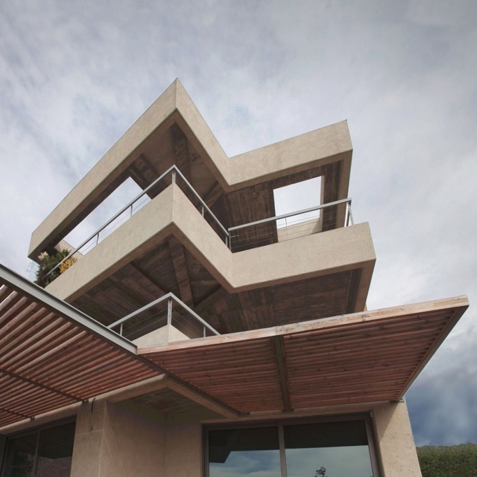 A Family Home Overlooking Barcelona By BC Estudio