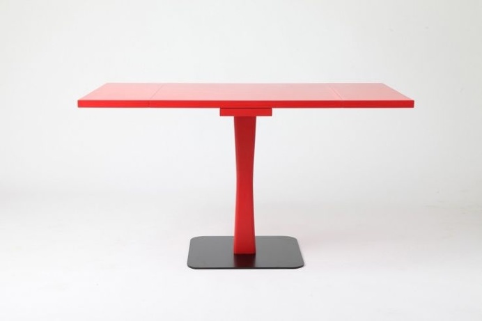 The Gualtiero extensible table extends easily when you need extra tabletop space! #productdesign #industrialdesign #modern #furnituredesign
