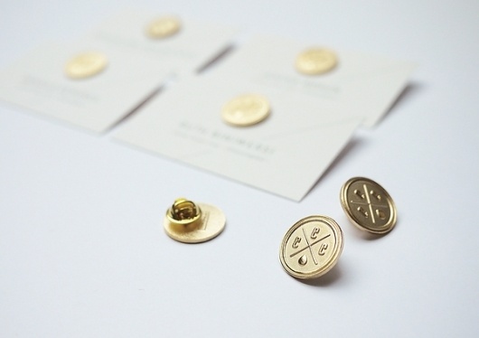 Come Closer Club – Invitation & Club Box on the Behance Network #businesscard #gold
