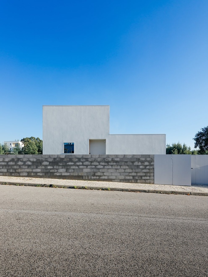 House in Preguiçosas by João Branco + Paula del Río. © do mal o menos. #house