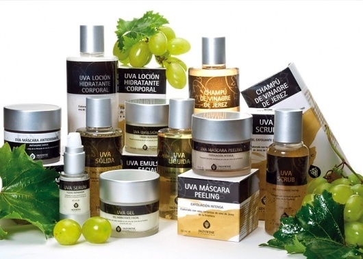 Diseño de identidad visual y packaging de productos - Skinwine Cosmetics | estudiosoto.com #cosmetica #skinwine #jerez #granada #packaging #estudiosoto #com