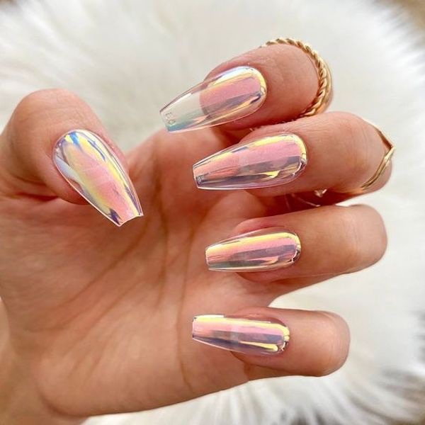 #Holographic #Nails: Easy Steps to Create Stunning Looks