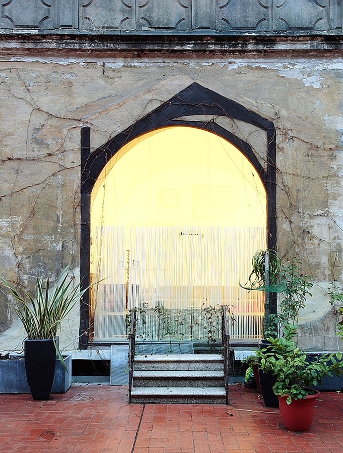Modern Restoration – Interior with a History in the Gothic / Barcelona