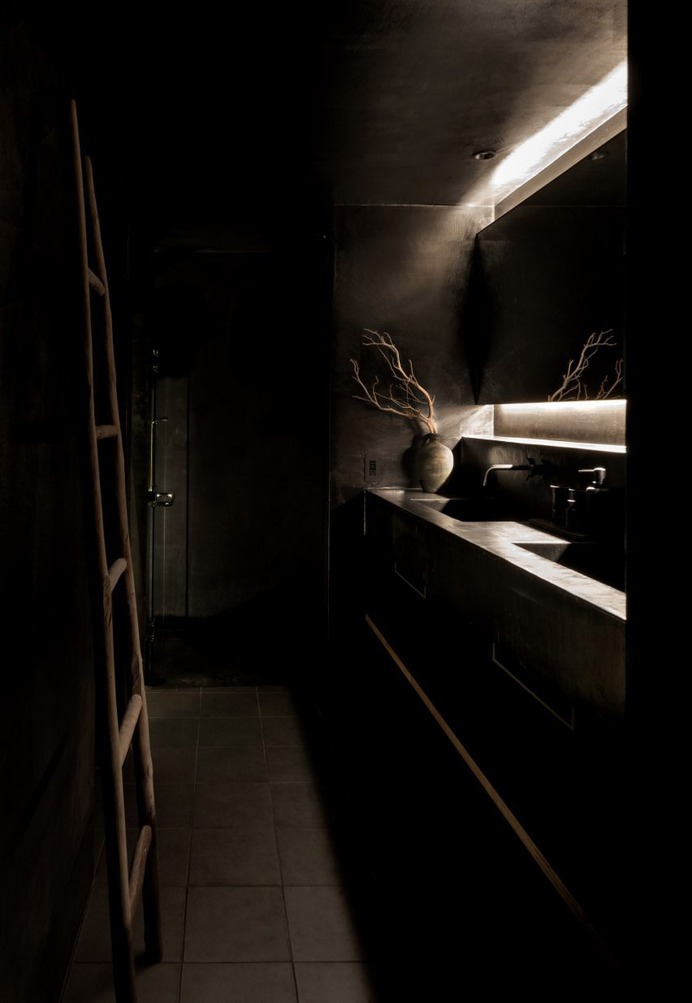 The double vanity inside Maana Kamo guesthouse by Uoya Shigenori
