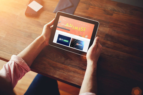 Free Photorealistic iPad Tablet Mockup PSD