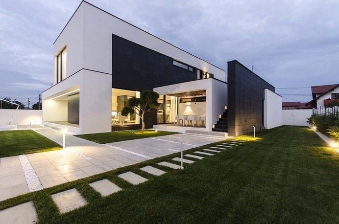 Black&White Volumes Defining Modern C House in Timisoara, Romania #design #architecture #residence #modern