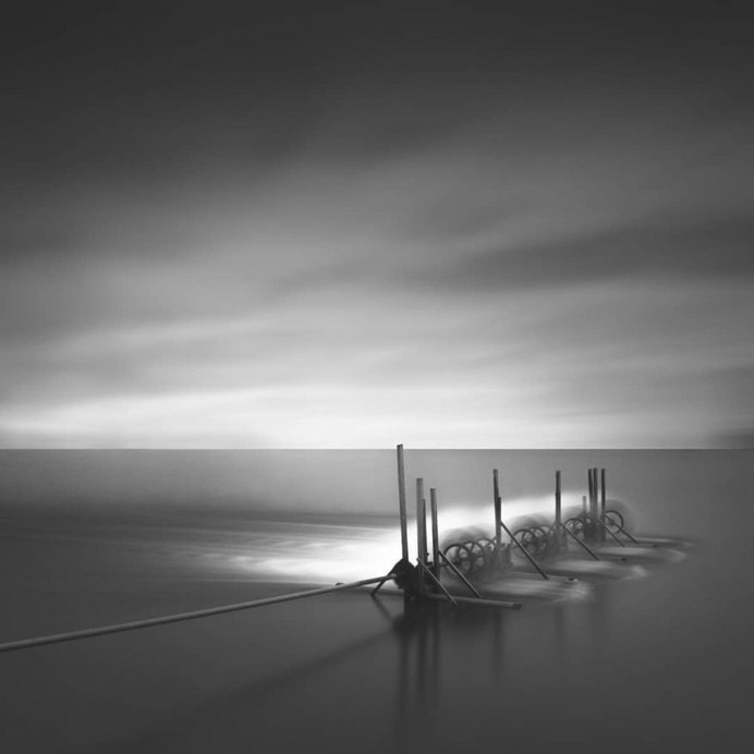 Minimalist Black and White Landscape Photography by Pejuang Subuh