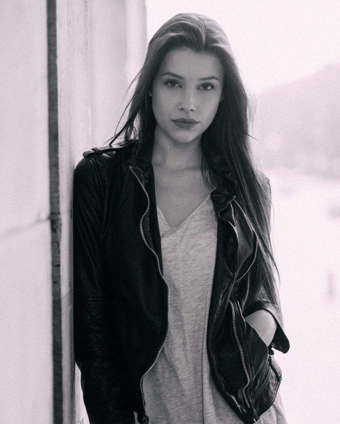 Analogue Portrait and Beauty Photography by Julian Marochow