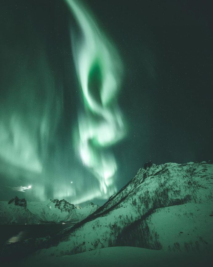 Steffen Fossbakk Captures Norway's Northern Lights in Spectacular Show