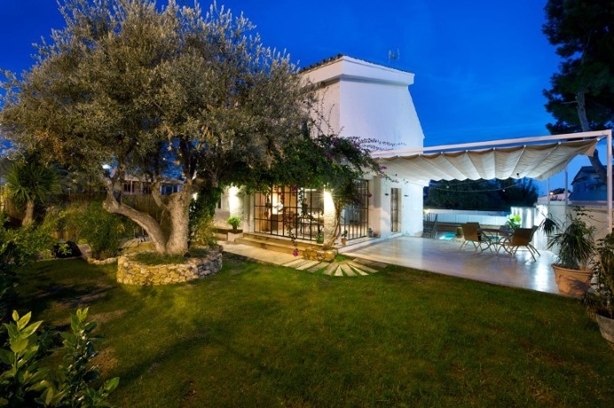 Benicassim House – Classic and Modern Mixture of Styles