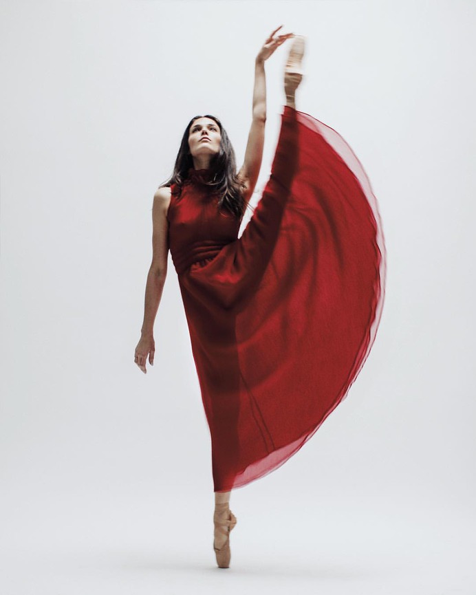 Breathtaking and Elegant Portraits of Ballet Dancers by Karolina Kuras
