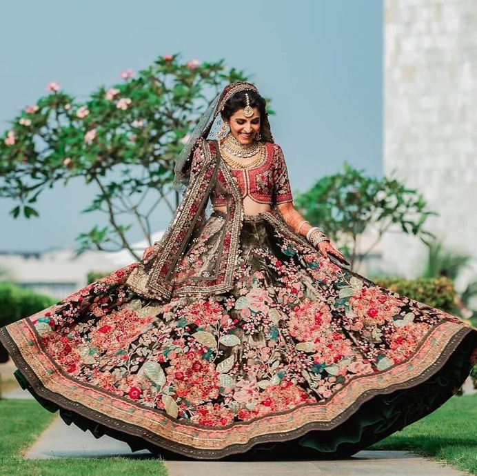 11 Ways You Can Drape Your Wedding Dupatta: Sabyasachi Edition