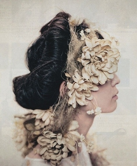 tumblr_lqnas5uaiU1qcim7z.jpg (470×570) #photography #girl #flowers