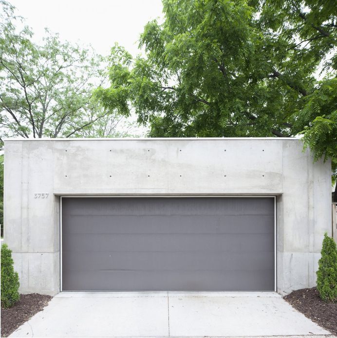 Concrete garage. B + W House by Snow Kreilich Architects. © Dean Kaufman. #garage