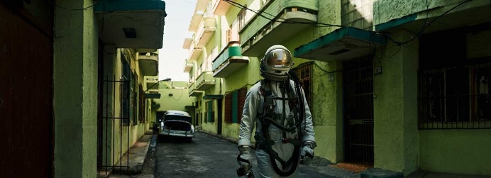 The Traveller: Conceptual Photography by Maximilian Motel