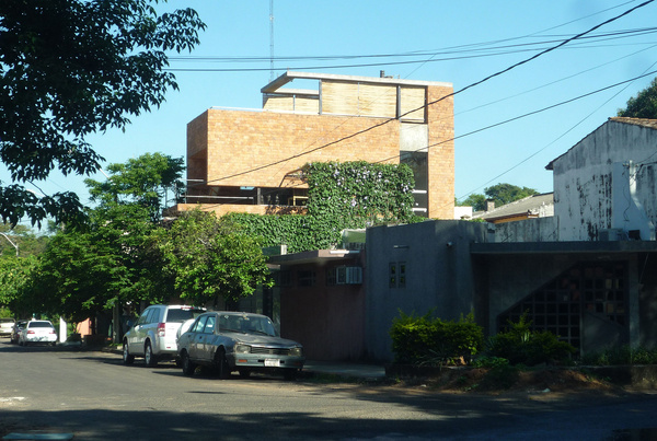 Edifício Mburicao / Estudio ELGUE #brick #architecture #houses #facades