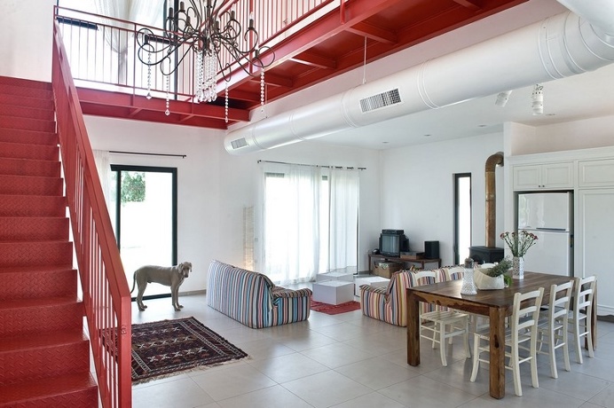 Tzur Moshe Residence by Neuman Hayner Architects