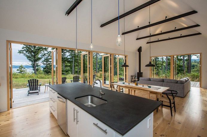 Waterfront Modern Vacation House 3
