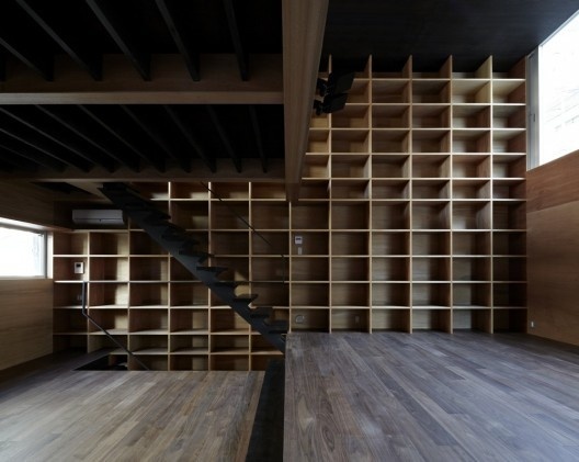Rouge / APOLLO Architects & Associates | ArchDaily #bookcases #libraries #interiors #wood #architecture #stairs