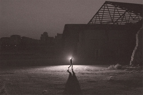 Carles Rodrigo - BOOOOOOOM! - CREATE * INSPIRE * COMMUNITY * ART * DESIGN * MUSIC * FILM * PHOTO * PROJECTS #white #black #silhouette #and #bw