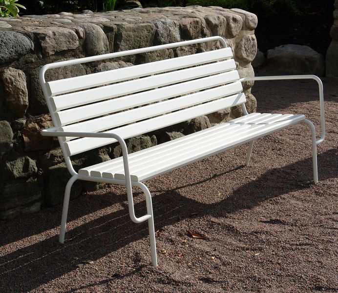 Tuben backed bench - Nola