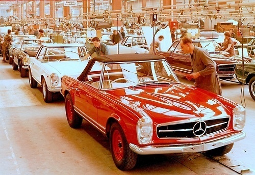 timewastingmachine:1963 Mercedes Benz 230 SL Pagoda (W113) assembly line #mercedes #pagode