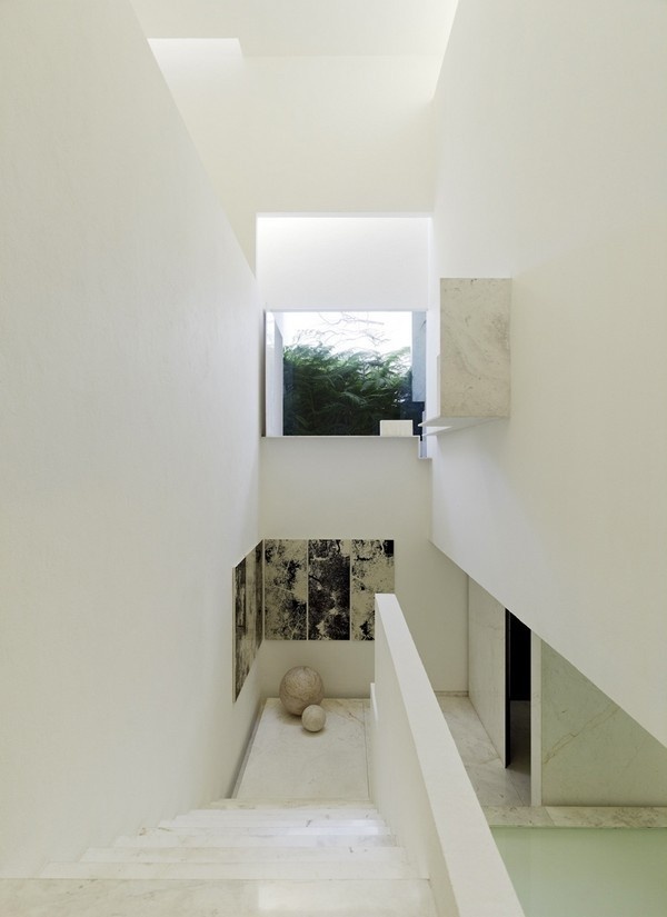 White residence stairs #interior #architecture #residence #futuristic