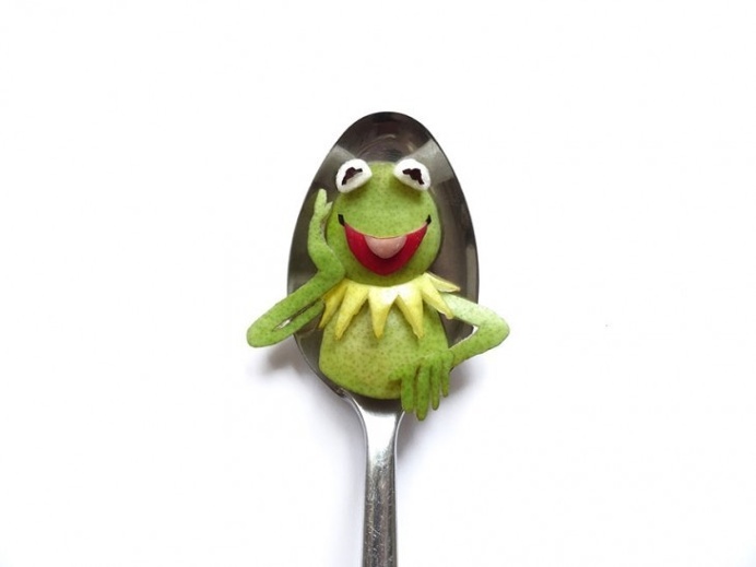 Miniature Masterpieces Created Using Food And Spoons #miniature #art #inspirations