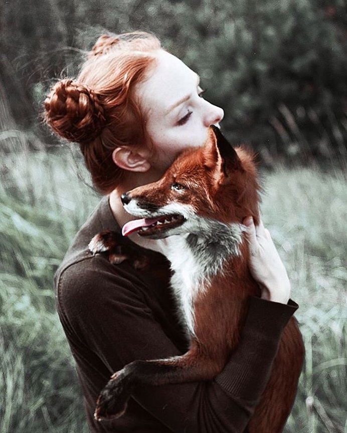 Marvelous Dreamlike Portraits Of Redheads With Red Foxes by Alexandra Bochkareva