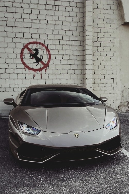 BETWEEN THE WHITE LINES #lamborghini