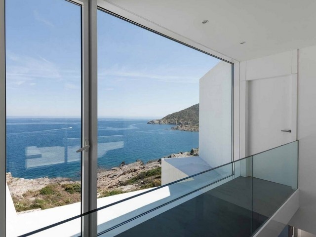 Geometric House with Several Points of View