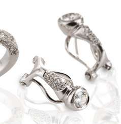 Pair of earrings with brilliants,