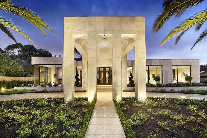 Luxurious Residence in Melbourne Displaying a Cohesive Modern Design #design #architecture #luxury #modern