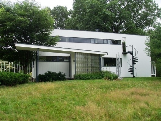 AD Classics: Gropius House / Walter Gropius | ArchDaily #lincoln #residential #boston #classics #massachusetts #architecture #ad #houses
