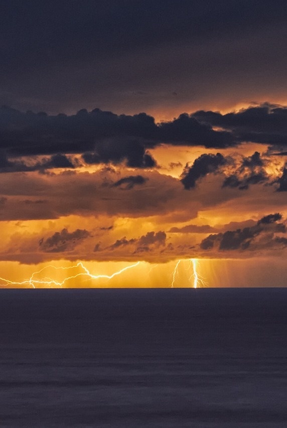 0rient express:East Coast Lightning Storm (by mark_mullen).