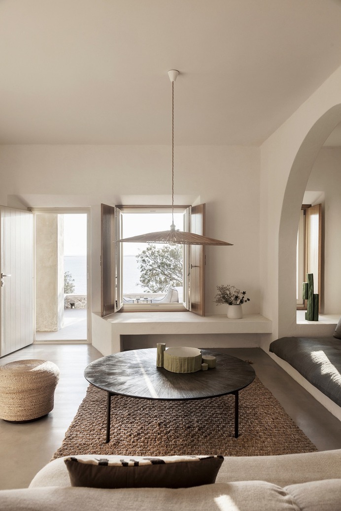 Earthy Neutrals: Villa in Mykonos renovated by Block722 Architects – Design. / Visual.