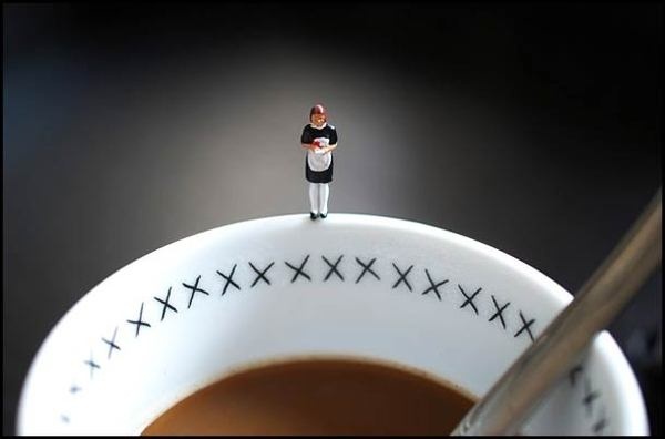 Small People Project by Bettina GübernnAmazing miniature world of Bettina Güber, talented photographer and photo manipulator based in #inspiration #creative #photography