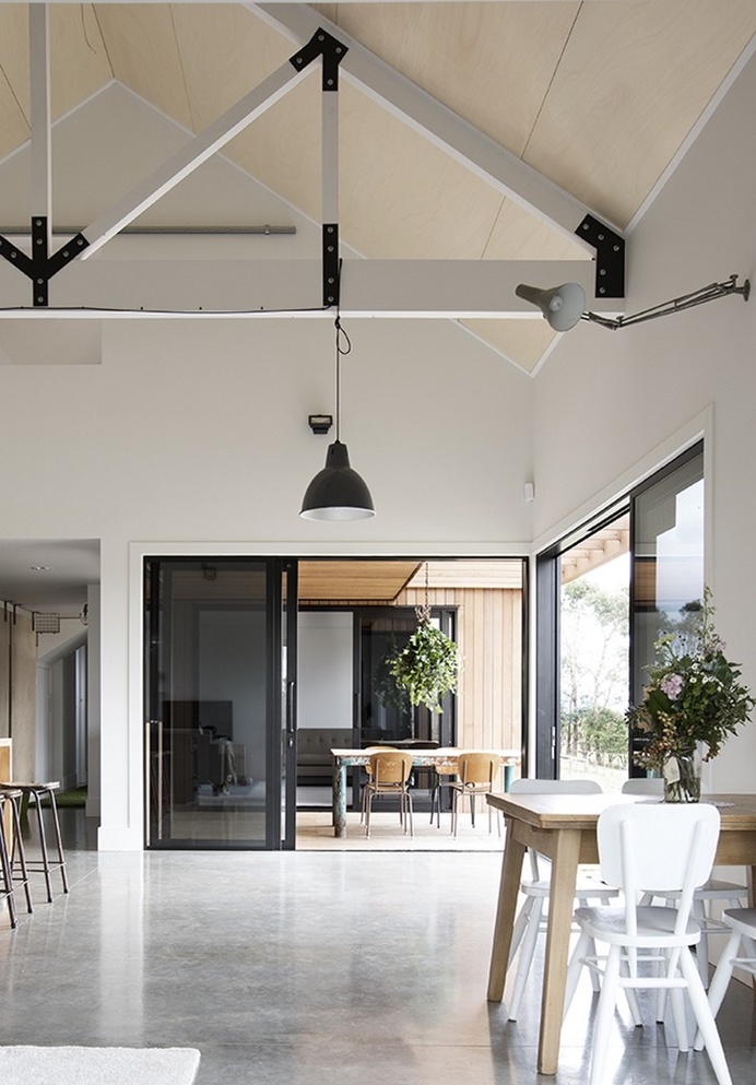 Modern Barn Form – Innovative Black Barn by Red Architecture