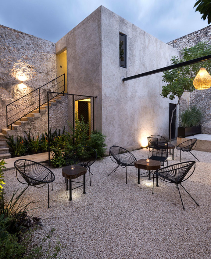 Renovated Colonial Building Turned into a Charming Bar - InteriorZine