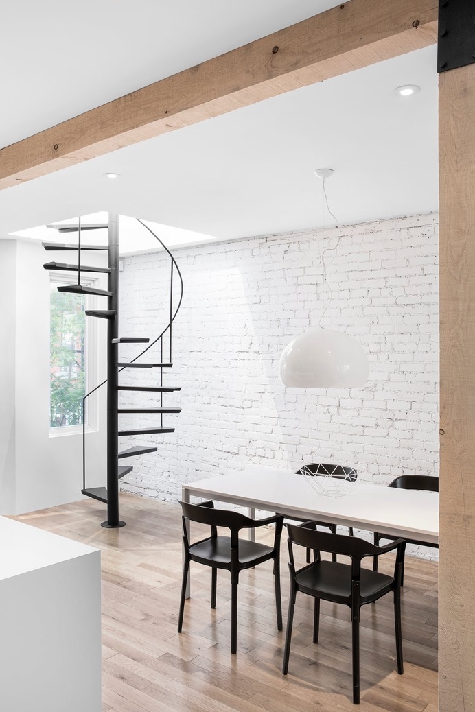 Espace Panet by Anne Sophie Goneau Design. #annesophiegoneaudesign #spiralstaircase #diningroom #brickwall #minimal